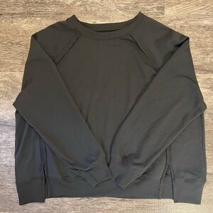 American Eagle Sweatshirt 
Women’s size medium
Like new, without tags